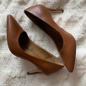 Carmel faux leather heels 7.5